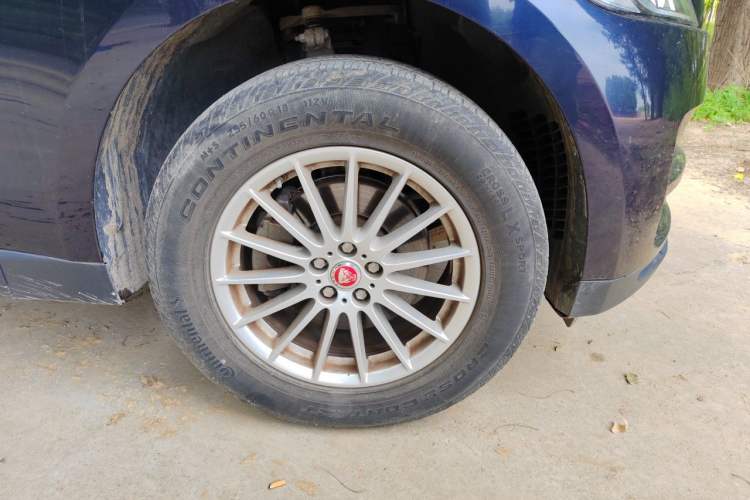 Used Jaguar F-PACE 2016 2.0T Two-Wheel Drive Urban Luxury Edition Right Front Wheel Hub