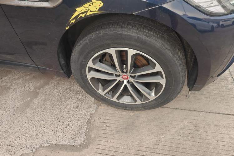 Used Jaguar F-PACE 2016 2.0T Two-Wheel-Drive R-Sport Sport Edition Right Front Wheel Hub