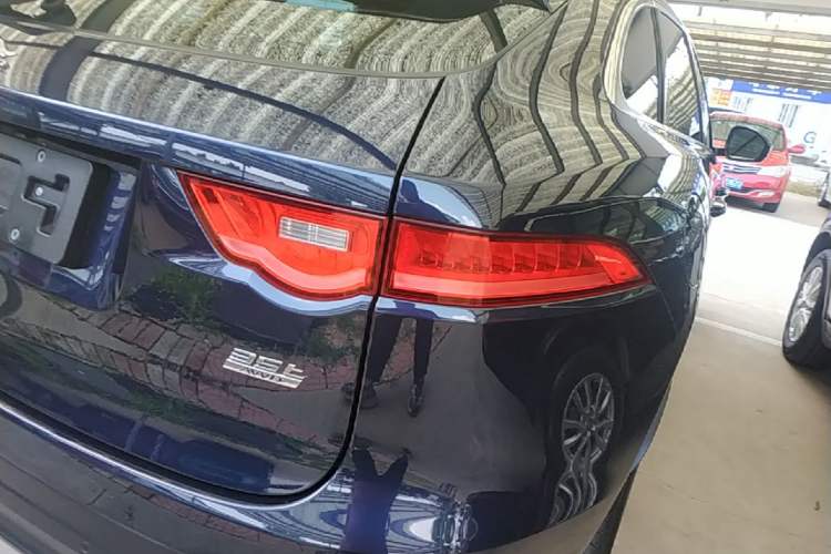 Used Jaguar F-PACE 2016 3.0 SC Four-Wheel Drive R-Sport Sport Edition Right Rear Taillight
