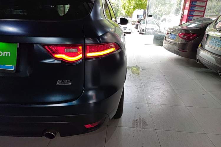 Used Jaguar F-PACE 2016 3.0 SC Four-Wheel Drive R-Sport Sport Edition Right Rear Taillight