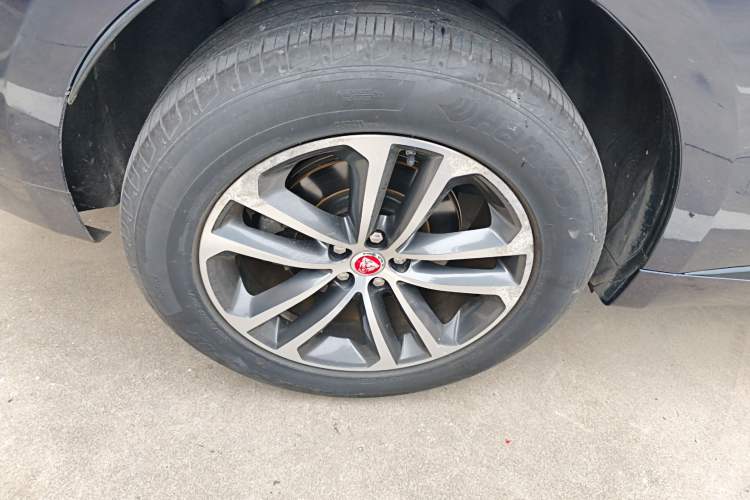 Used Jaguar F-PACE 2016 2.0T Two-Wheel-Drive R-Sport Sport Edition Right Rear Wheel Hub