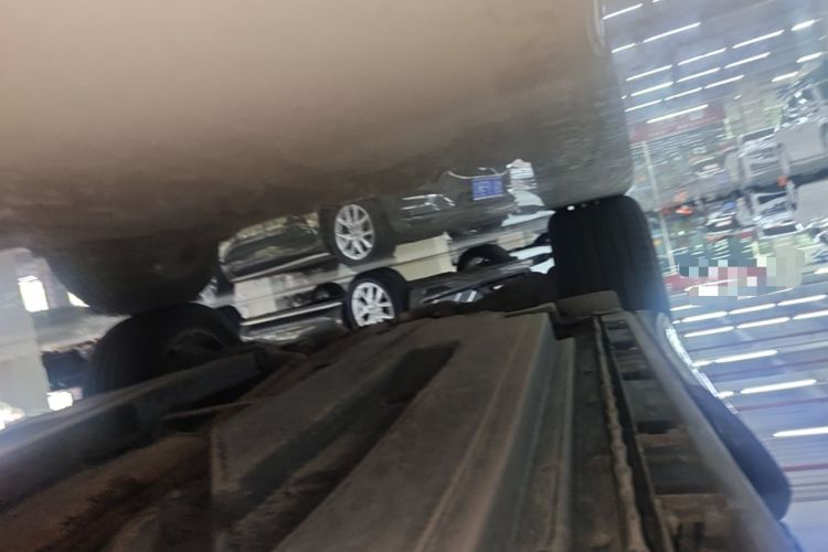 Used Jaguar F-PACE 2016 2.0T Two-Wheel-Drive R-Sport Sport Edition Right Side Sill
