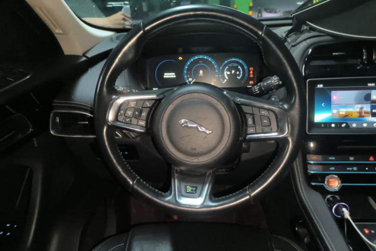 Used Jaguar F-PACE 2016 2.0T Two-Wheel-Drive R-Sport Sport Edition Steering Wheel