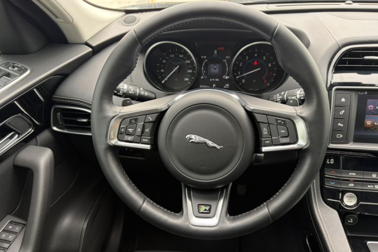 Used Jaguar F-PACE 2016 3.0 SC Four-Wheel Drive R-Sport Sport Edition Steering Wheel