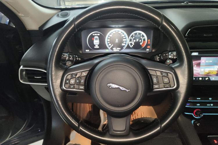 Used Jaguar F-PACE 2016 2.0T Two-Wheel Drive Urban Luxury Edition Steering Wheel