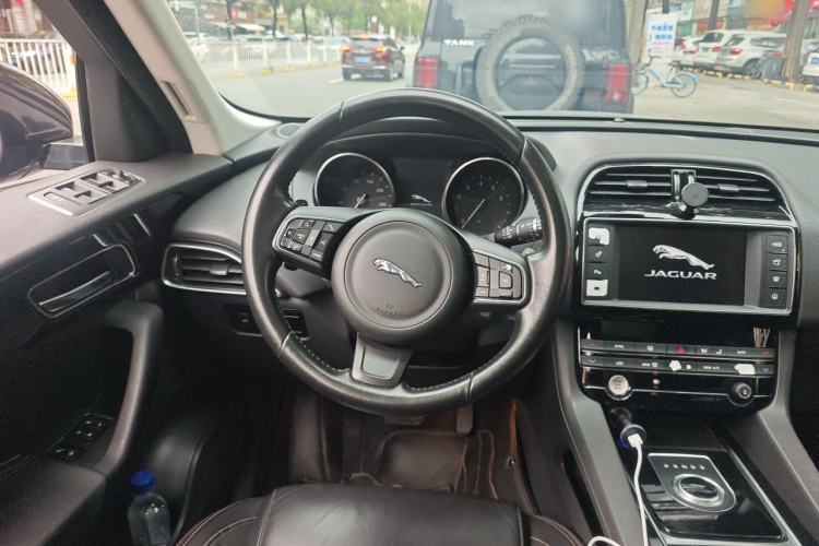 Used Jaguar F-PACE 2016 2.0T Two-Wheel Drive Urban Luxury Edition Steering Wheel