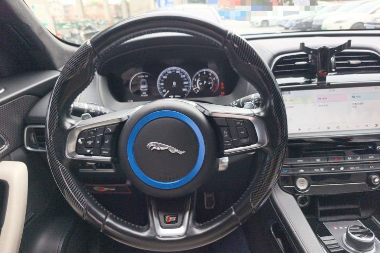 Used Jaguar F-PACE 2016 3.0 SC Four-Wheel Drive S High-Performance First-Edition Limited Model Steering Wheel