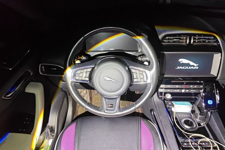 Used Jaguar F-PACE 2016 3.0 SC Four-Wheel Drive S High-Performance First-Edition Limited Model Steering Wheel