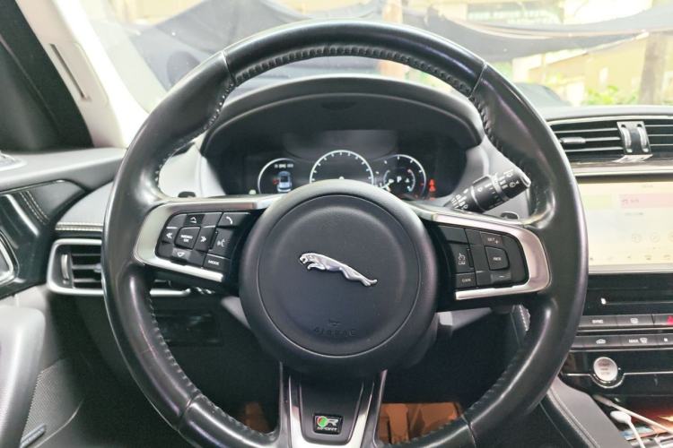 Used Jaguar F-PACE 2016 3.0 SC Four-Wheel Drive R-Sport Sport Edition Steering Wheel
