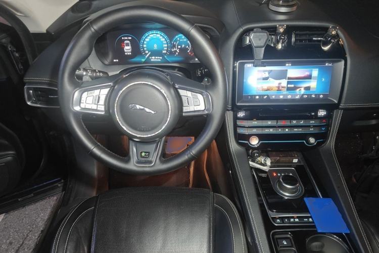 Used Jaguar F-PACE 2016 2.0T Two-Wheel-Drive R-Sport Sport Edition Steering Wheel