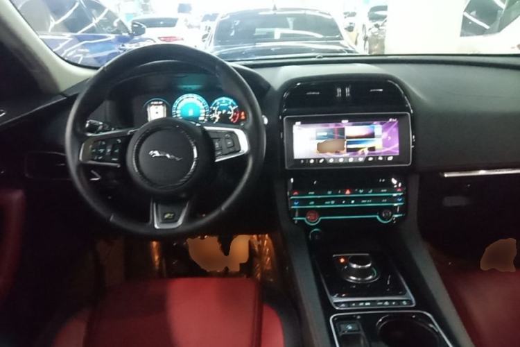 Used Jaguar F-PACE 2016 2.0T Two-Wheel-Drive R-Sport Sport Edition Steering Wheel