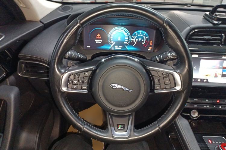 Used Jaguar F-PACE 2016 2.0T Two-Wheel-Drive R-Sport Sport Edition Steering Wheel