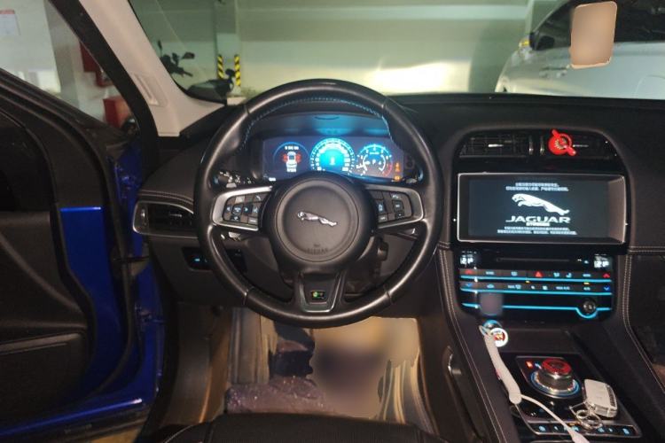 Used Jaguar F-PACE 2016 3.0 SC Four-Wheel Drive R-Sport Sport Edition Steering Wheel