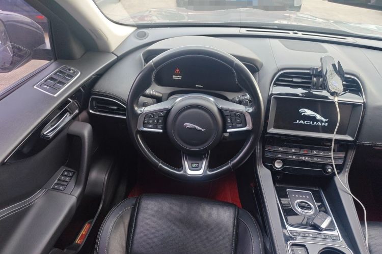 Used Jaguar F-PACE 2016 2.0T Two-Wheel-Drive R-Sport Sport Edition Steering Wheel