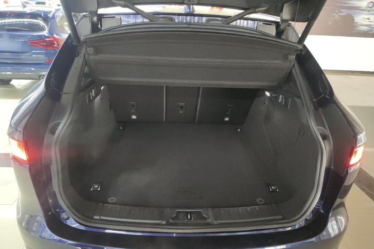 Used Jaguar F-PACE 2016 2.0T Two-Wheel Drive Urban Luxury Edition Trunk