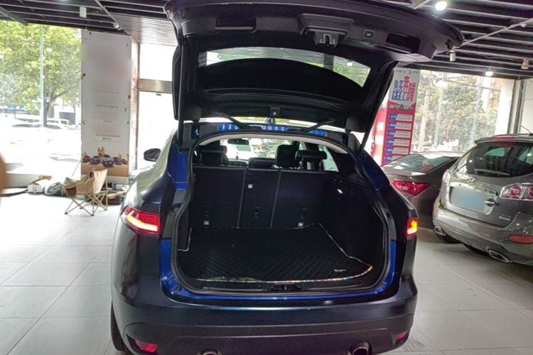 Used Jaguar F-PACE 2016 3.0 SC Four-Wheel Drive R-Sport Sport Edition Trunk