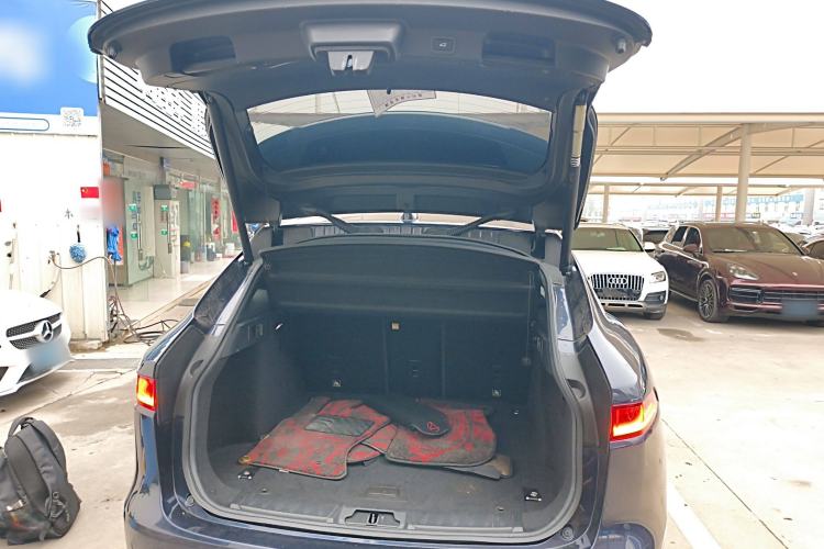 Used Jaguar F-PACE 2016 2.0T Two-Wheel-Drive R-Sport Sport Edition Trunk