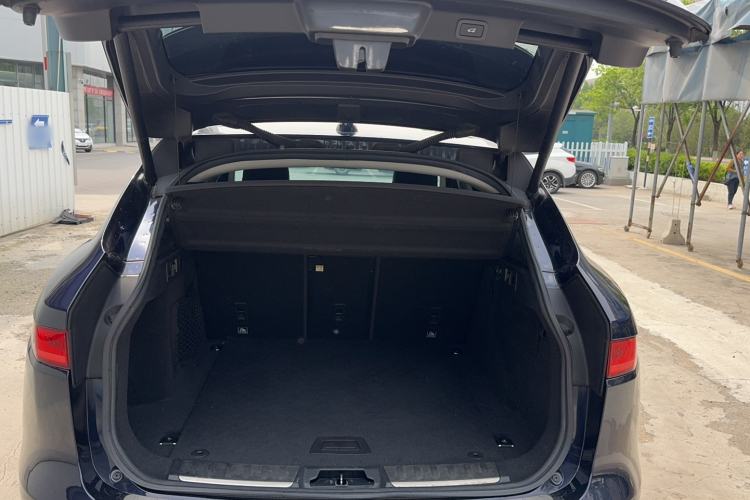 Used Jaguar F-PACE 2016 2.0T Two-Wheel Drive Urban Luxury Edition Trunk