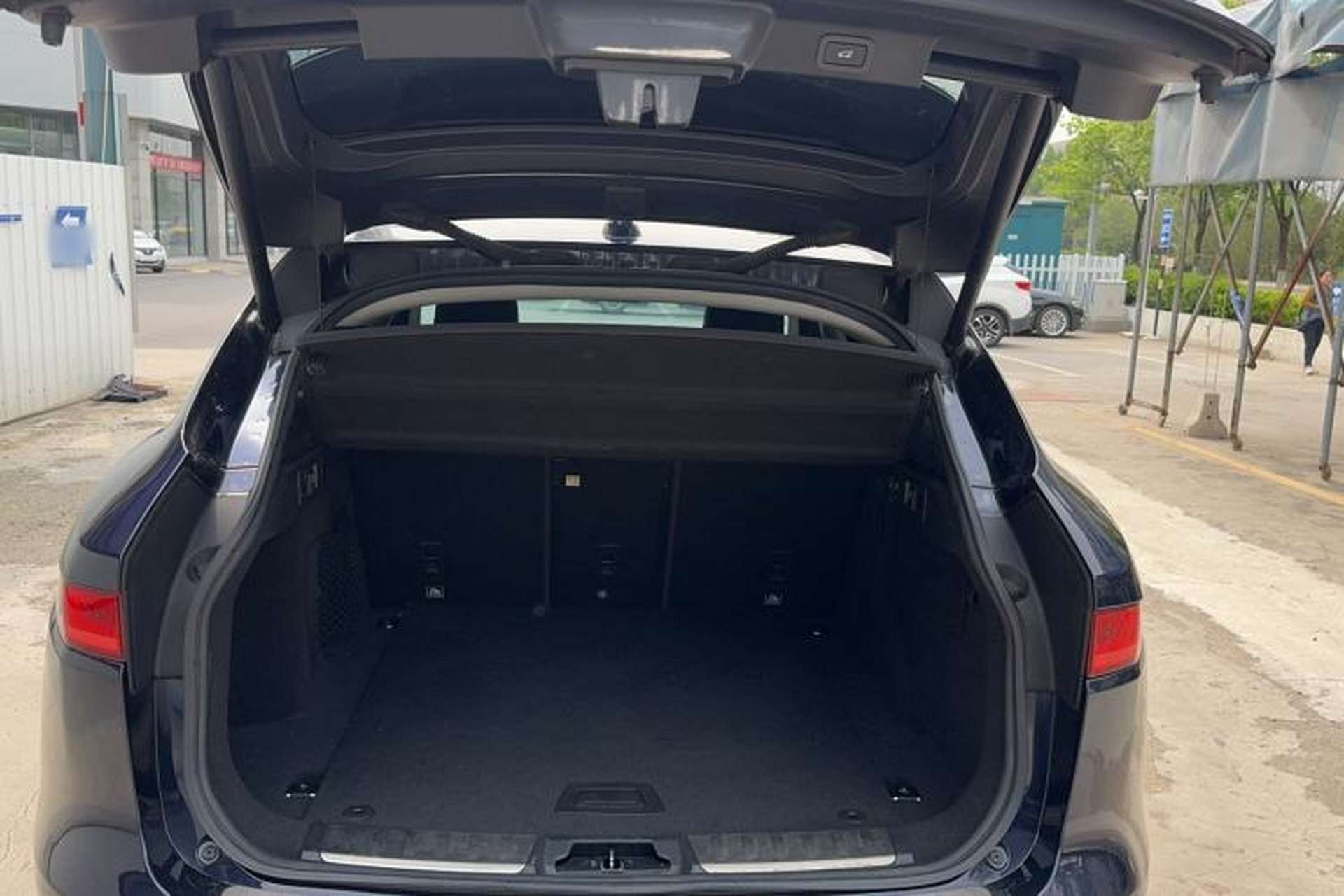 Used Jaguar F-PACE 2016 2.0T Two-Wheel Drive Urban Luxury Edition Trunk