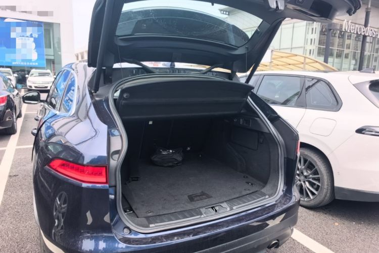 Used Jaguar F-PACE 2016 2.0T Two-Wheel-Drive R-Sport Sport Edition Trunk