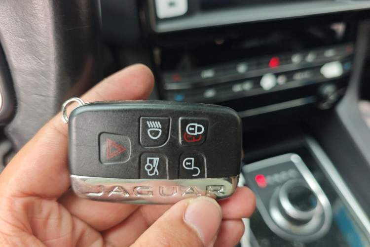 Used Jaguar F-PACE 2016 2.0T Two-Wheel Drive Urban Luxury Edition Vehicle Key