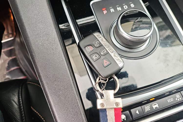 Used Jaguar F-PACE 2016 2.0T Two-Wheel Drive Urban Luxury Edition Vehicle Key