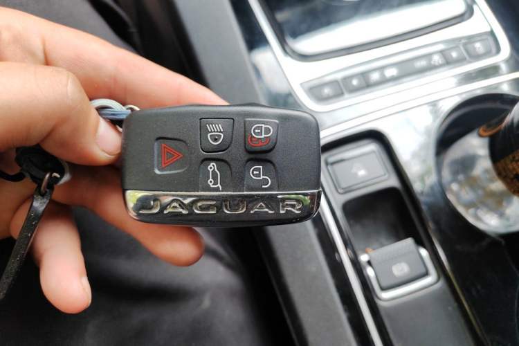 Used Jaguar F-PACE 2016 2.0T Two-Wheel Drive Urban Luxury Edition Vehicle Key