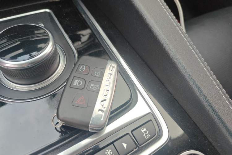 Used Jaguar F-PACE 2016 2.0T Two-Wheel-Drive R-Sport Sport Edition Vehicle Key
