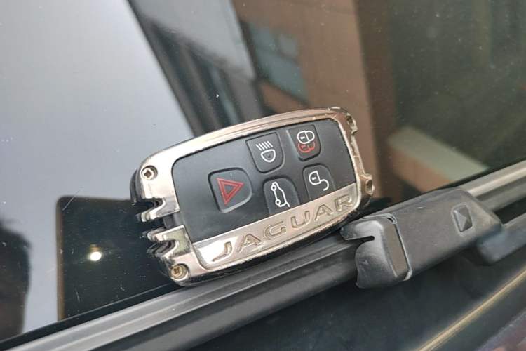 Used Jaguar F-PACE  Vehicle Key