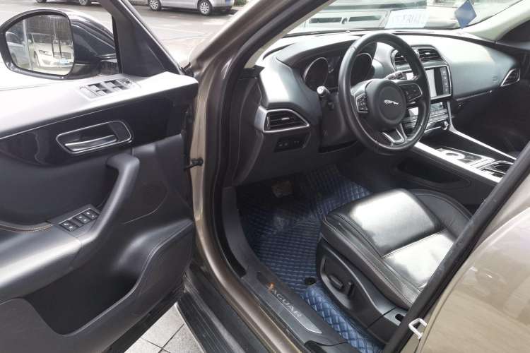 Used Jaguar F-PACE 2016 2.0T Two-Wheel Drive Urban Luxury Edition Driver Seat