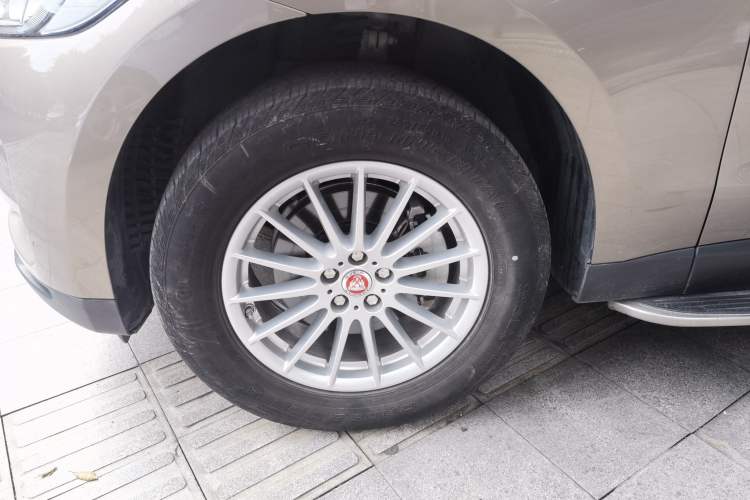 Used Jaguar F-PACE 2016 2.0T Two-Wheel Drive Urban Luxury Edition Left Front Wheel Hub