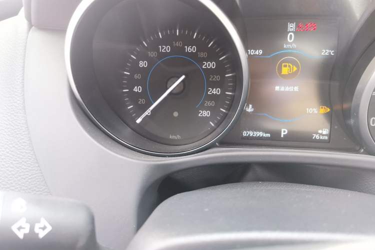 Used Jaguar F-PACE 2016 2.0T Two-Wheel Drive Urban Luxury Edition Odometer Close Up