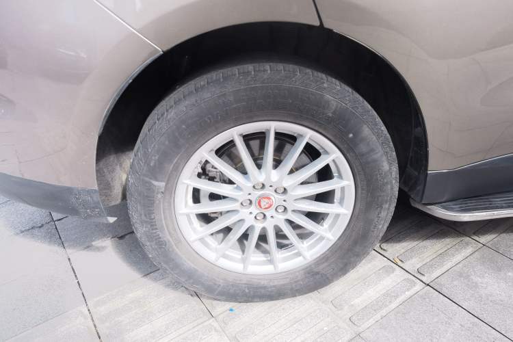 Used Jaguar F-PACE 2016 2.0T Two-Wheel Drive Urban Luxury Edition Right Rear Wheel Hub