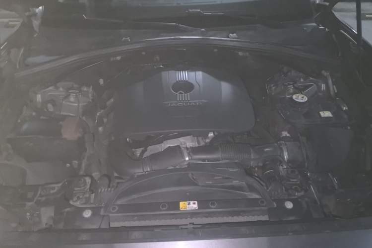 Used Jaguar F-PACE 2016 2.0T Two-Wheel-Drive R-Sport Sport Edition Engine Bay