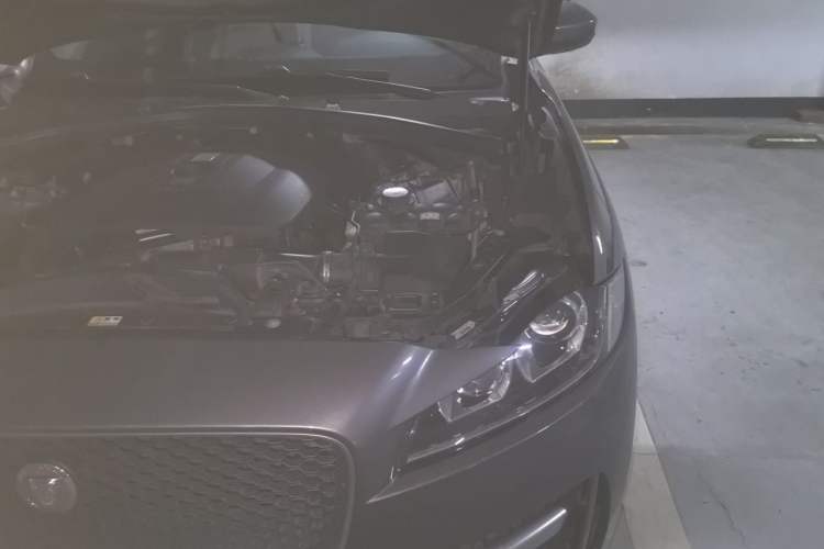 Used Jaguar F-PACE 2016 2.0T Two-Wheel-Drive R-Sport Sport Edition Engine Bay Left