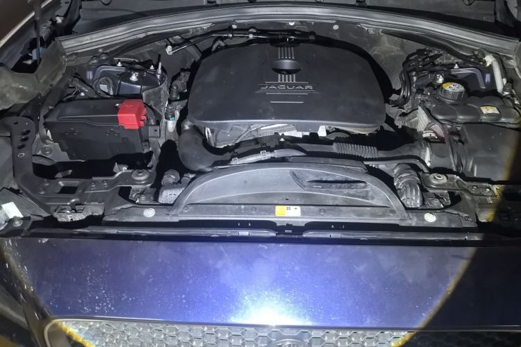 Used Jaguar F-PACE 2016 2.0T Two-Wheel-Drive R-Sport Sport Edition Engine Bay