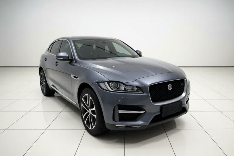 Used Jaguar F-PACE 2016 2.0T Two-Wheel-Drive R-Sport Sport Edition Front Right 45 Deg