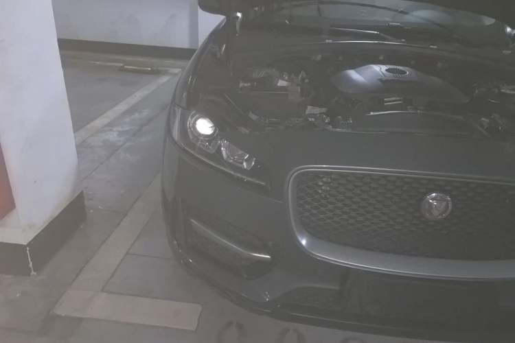 Used Jaguar F-PACE 2016 2.0T Two-Wheel-Drive R-Sport Sport Edition Right Front Headlight