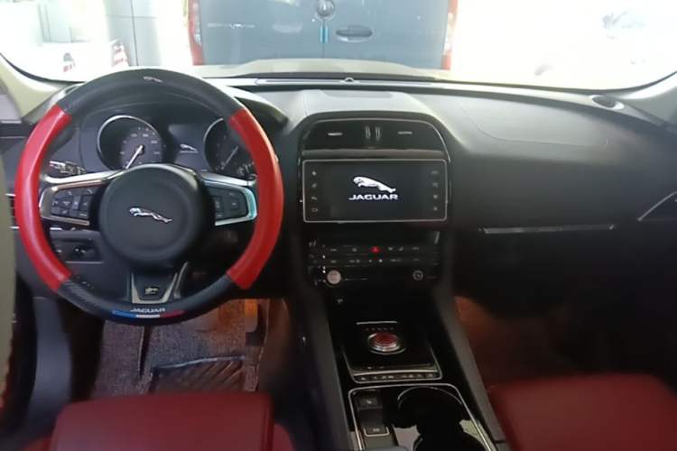 Used Jaguar F-PACE 2016 3.0 SC Four-Wheel Drive R-Sport Sport Edition Center Console