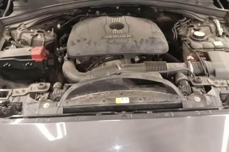 Used Jaguar F-PACE 2016 2.0T Two-Wheel Drive Urban Luxury Edition Engine Bay
