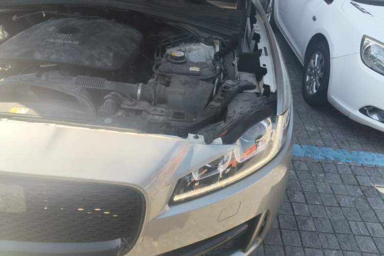 Used Jaguar F-PACE 2016 2.0T Two-Wheel-Drive R-Sport Sport Edition Engine Bay Left