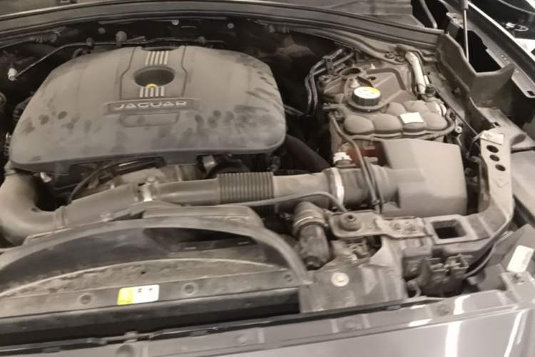 Used Jaguar F-PACE 2016 2.0T Two-Wheel Drive Urban Luxury Edition Engine Bay Left