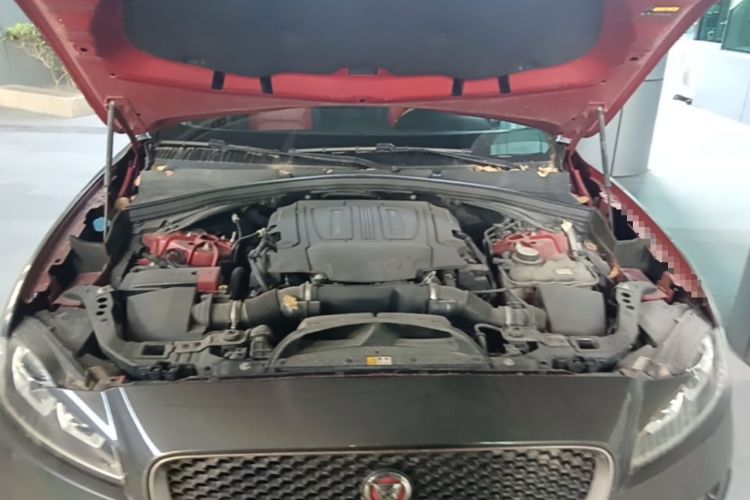 Used Jaguar F-PACE 2016 3.0 SC Four-Wheel Drive R-Sport Sport Edition Engine Bay