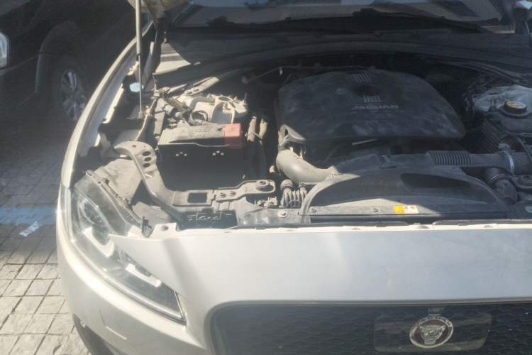 Used Jaguar F-PACE 2016 2.0T Two-Wheel-Drive R-Sport Sport Edition Engine Bay Right