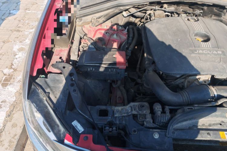 Used Jaguar F-PACE 2016 2.0T Two-Wheel-Drive R-Sport Sport Edition Engine Bay Right
