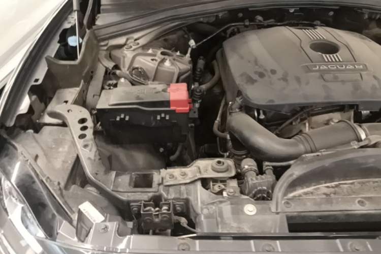 Used Jaguar F-PACE 2016 2.0T Two-Wheel Drive Urban Luxury Edition Engine Bay Right