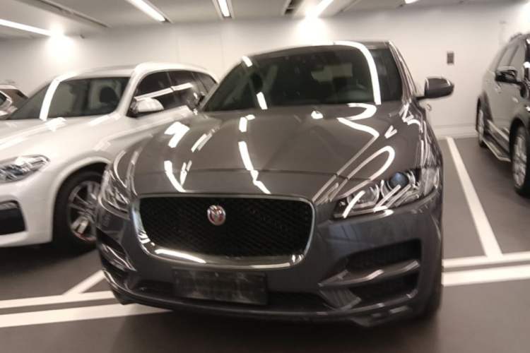 Used Jaguar F-PACE 2016 2.0T Two-Wheel Drive Urban Luxury Edition Front