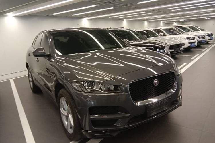 Used Jaguar F-PACE 2016 2.0T Two-Wheel Drive Urban Luxury Edition Front Right 45 Deg
