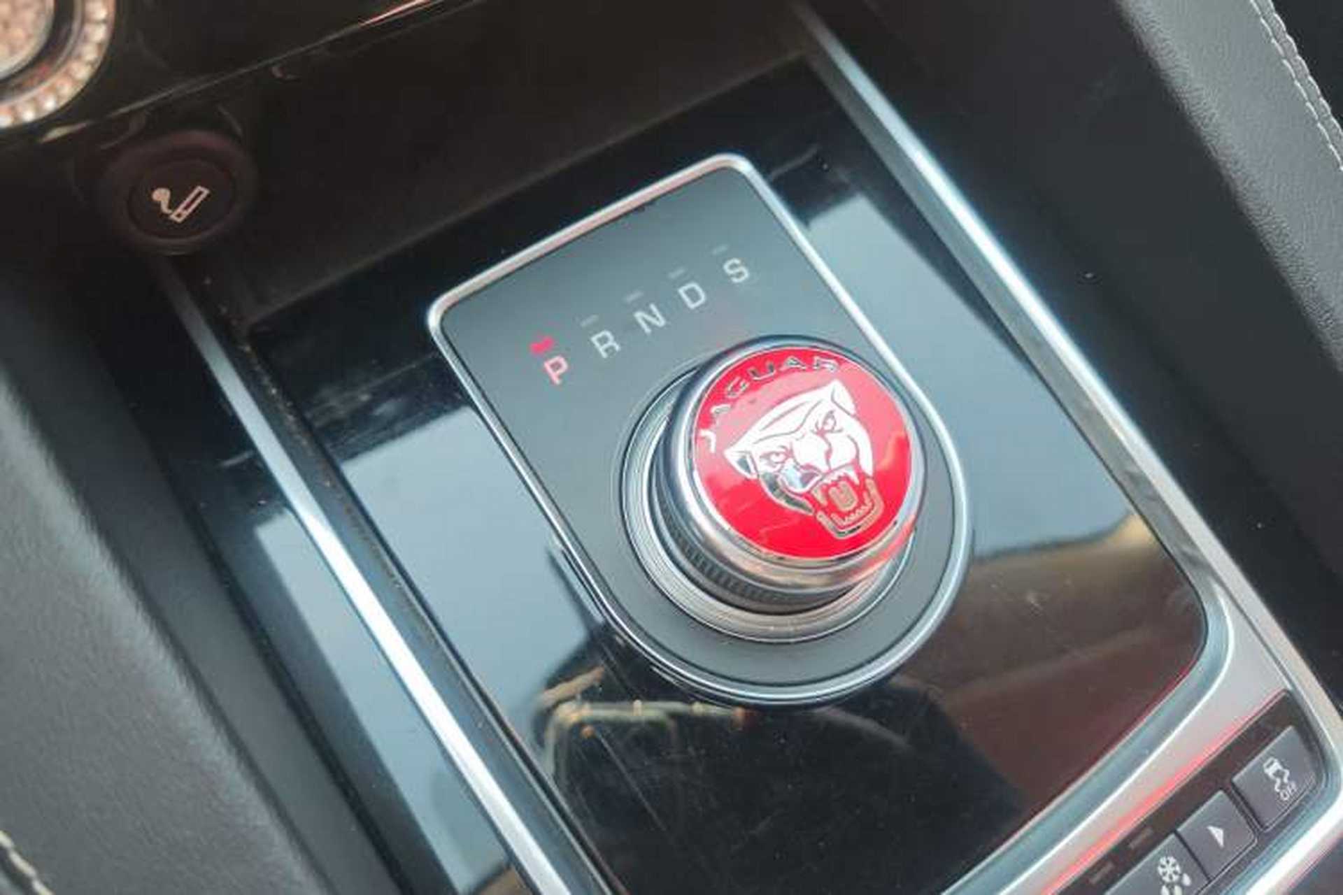 Used Jaguar F-PACE 2016 2.0T Two-Wheel-Drive R-Sport Sport Edition Gear Lever