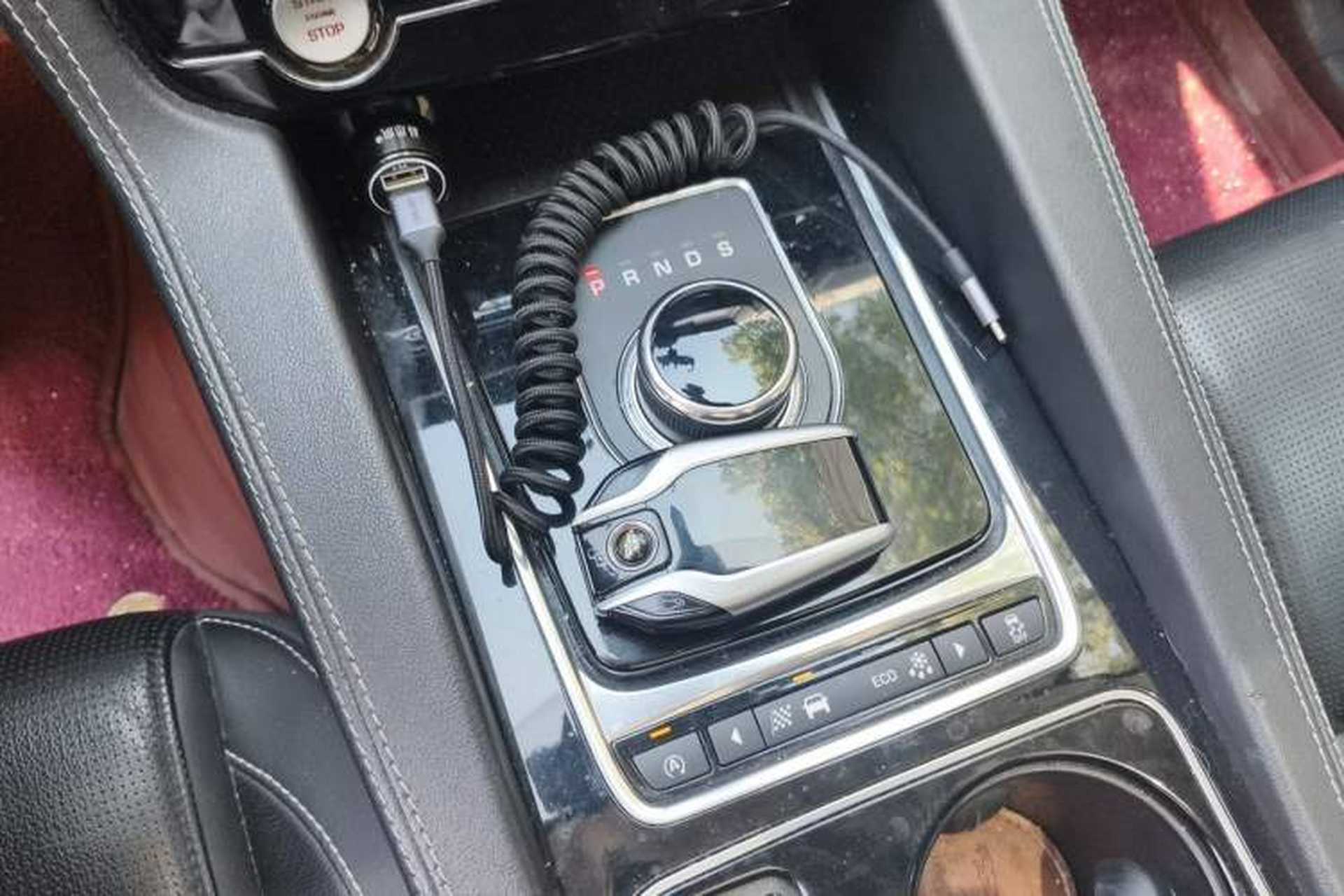 Used Jaguar F-PACE 2016 2.0T Two-Wheel-Drive R-Sport Sport Edition Gear Lever